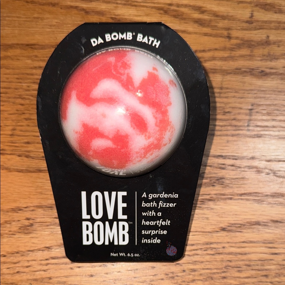 DA BOMB Love Bomb Gardenia Bath Fizzer - Pink & White
